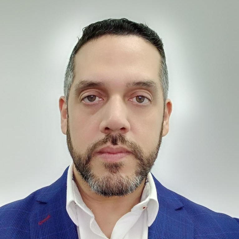 MANUEL SÁNCHEZ 
Experto en planificación y control de procesos operativos, que agilitan la toma de decisiones empresariales.